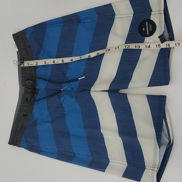 🆕Quicksilver young boy's board shorts/ swim tanks - Picture 8 of 8
